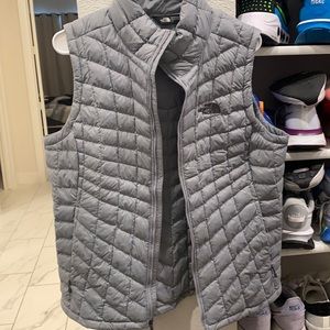 Women’s North Face puffer vest